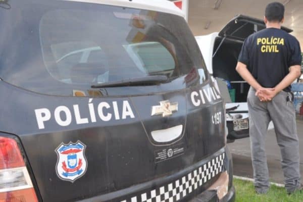 Homem tenta atirar em teiú e acerta esposa acidentalmente em Cáceres
