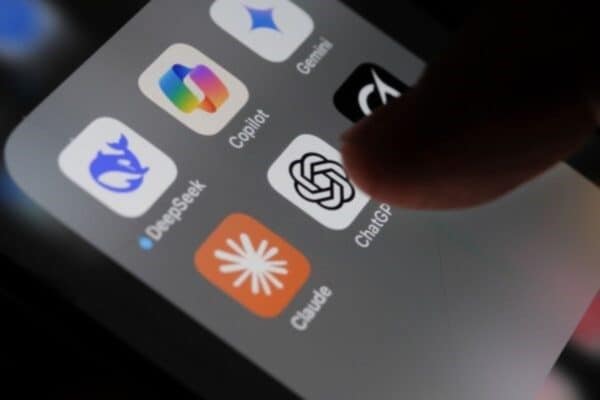 Instabilidade em Aplicativos de IA: ChatGPT, Claude, Gemini e Grok