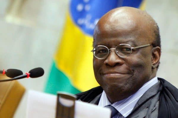 Ministério concede passaporte diplomático a Joaquim Barbosa, ministro aposentado do STF