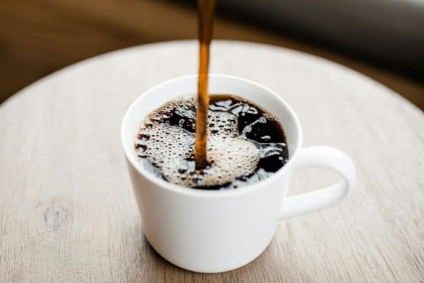 Consumo exagerado de café pode afetar a densidade óssea de mulheres idosas