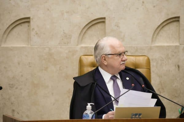Fachin dá prazo para PGR e Mendonça responderem a acusações de Moraes