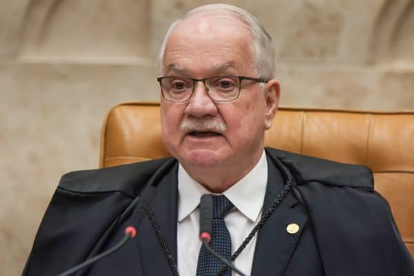 Fachin retira acusações de Moraes contra Mendonça do inquérito das Fake News