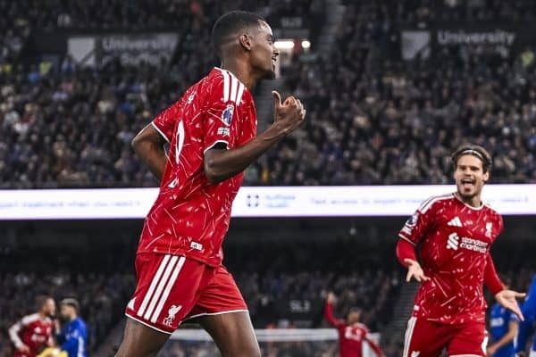 Isak brilha com dois gols e Liverpool vence Ipswich na Premier League