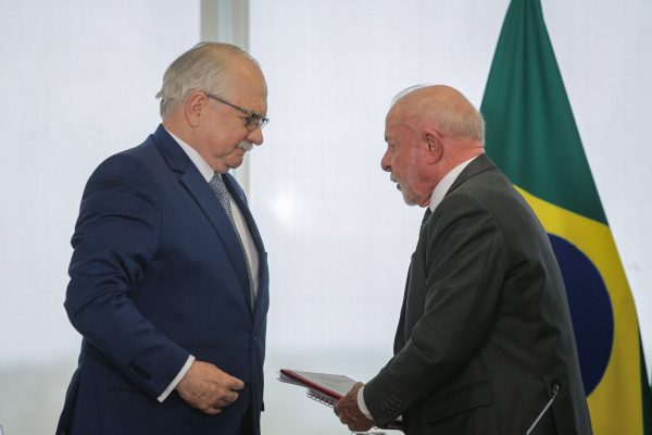 Lula busca argumentos para defender o Supremo e recebe resposta inesperada