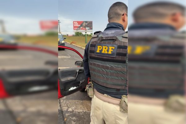 PRF encontra maconha escondida em Corsa na BR-020