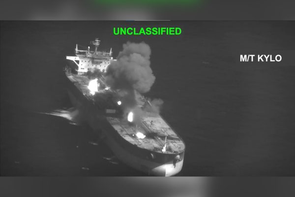 EUA atacam três petroleiros iranianos após ofensiva contra navios americanos