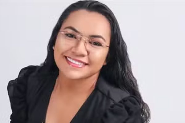 Cantora Rafaela Cavalcante falece aos 24 anos após acidente de moto no Ceará