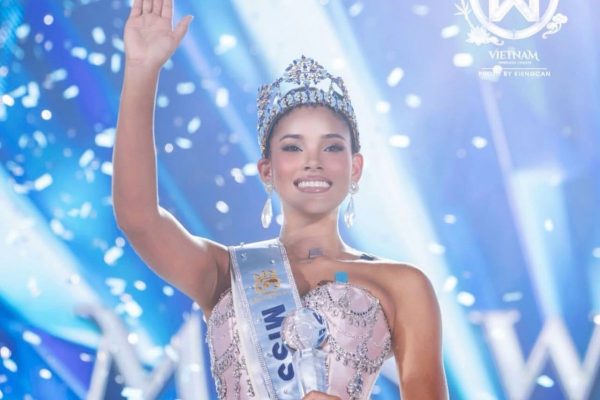 Joheirry Mola da República Dominicana é coroada Miss Mundo 2026 no Vietnã