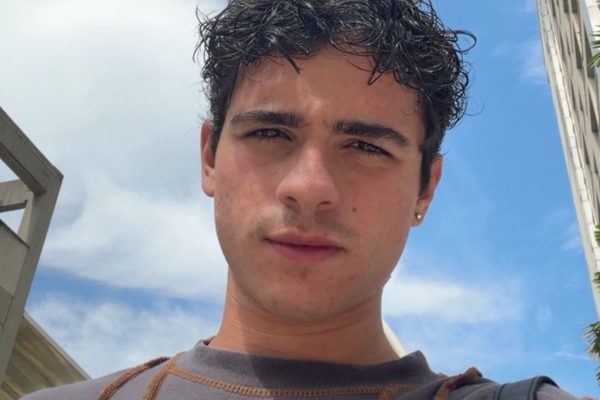 Polícia investiga homofobia contra João Victor Gonçalves, ator de Quem Ama Cuida