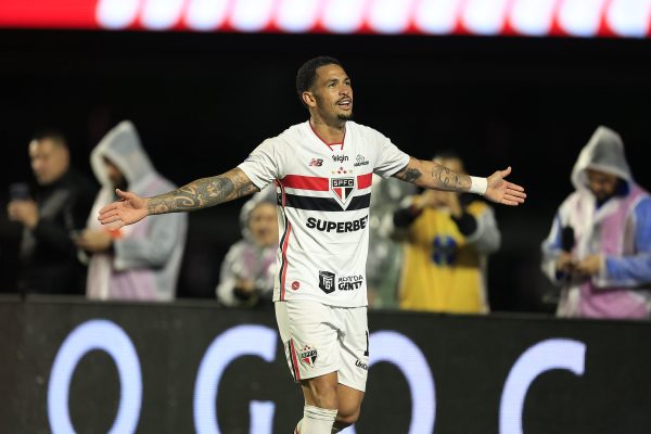 São Paulo vence Atlético-MG com dois gols rápidos e sobe na tabela