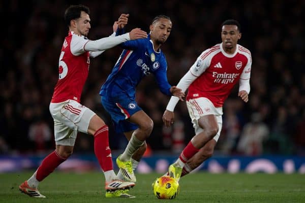 Clássicos na Inglaterra e Itália movimentam o futebol europeu neste domingo
