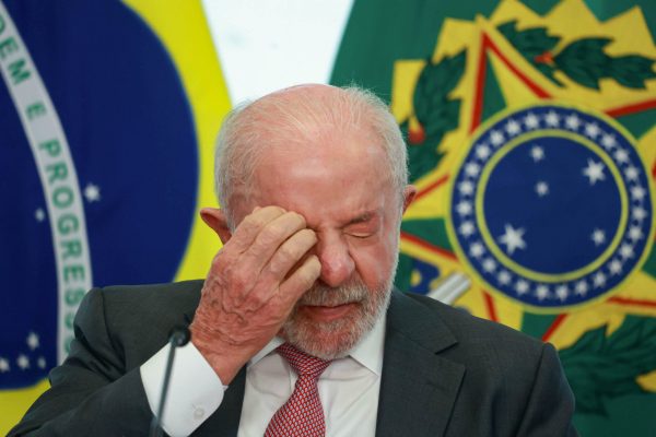 Tensão no STF e Memórias de um Crime: Desafios para Lula na Eleição