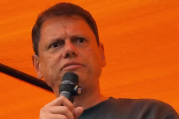Tarcísio realiza campanha em igreja e promove ato na Paulista em 7 de Setembro