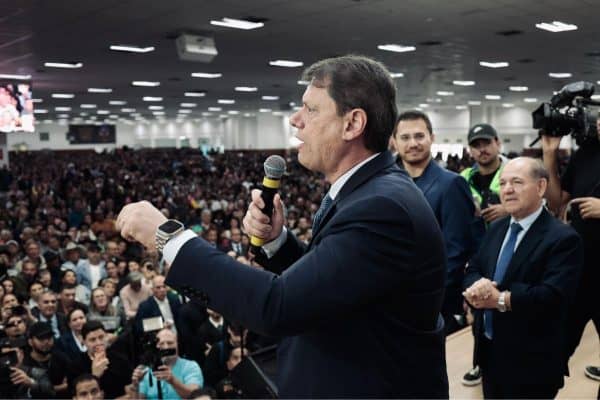 Tarcísio de Freitas pede que STF permaneça unido em meio à crise
