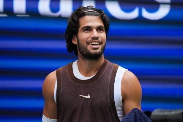 Carlos Alcaraz ressignifica estilo da Nike ao adaptar uniforme no US Open
