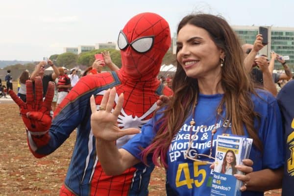 Paula Belmonte defende modernização da saúde e SUS mais acessível