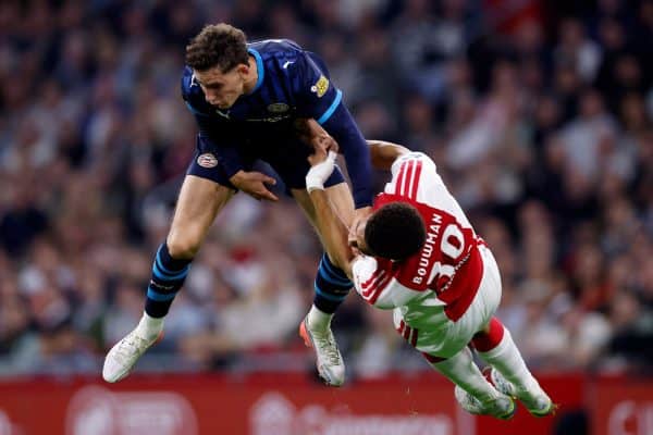 Bouwman, do Ajax, sofre lesão pulmonar após colisão com Van Bommel, do PSV