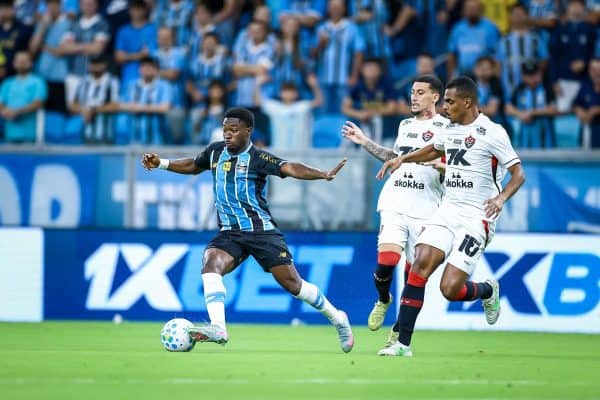 Brasileirão: Vitória e Grêmio se enfrentam no Barradão nesta segunda-feira