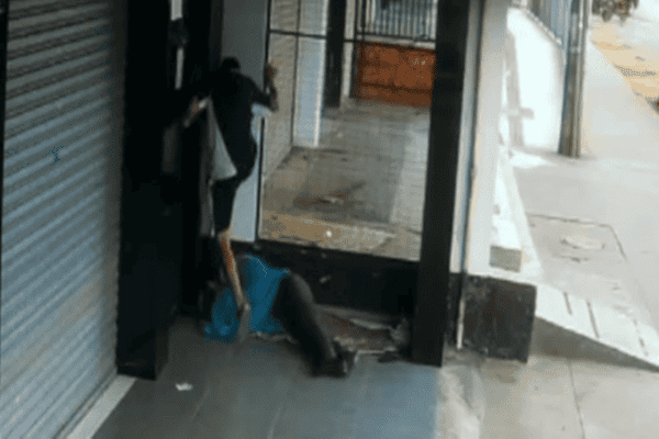 Jovem agride morador de rua após flagrá-lo se masturbando no Paranoá