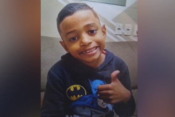 Menino de 7 anos menciona “pular de penhasco” antes de ser encontrado com corda no pescoço