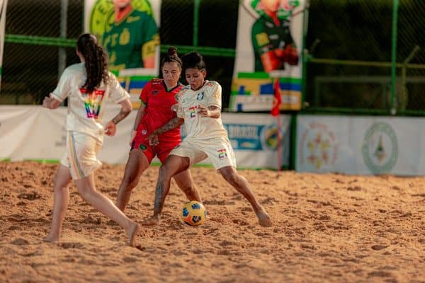 Primeiro dia da Supercopa de Beach Soccer no DF tem muitos gols