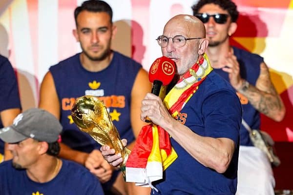 Espanhóis dominam indicações de melhor treinador da temporada na Bola de Ouro