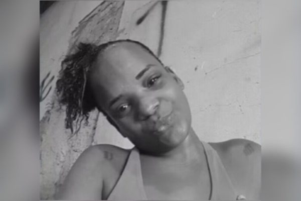 Mulher de 29 anos é encontrada morta ao lado do filho em Duque de Caxias