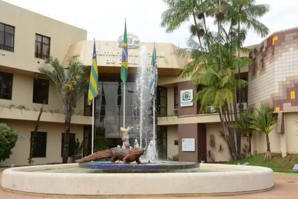 Goiânia aprova lei que facilita acesso a armas para mulheres vítimas de violência