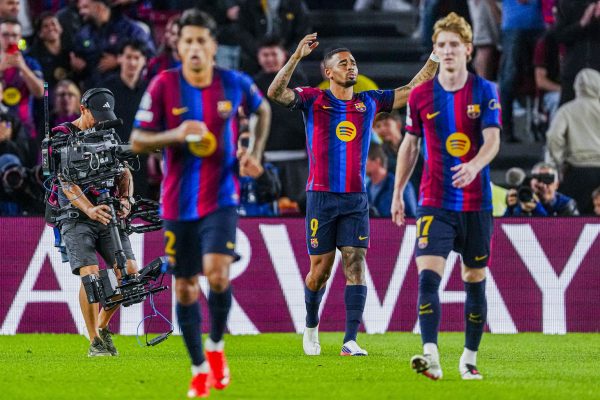 Barcelona vence Feyenoord por 5 a 1 com gols de Raphinha e Gabriel Jesus na Champions