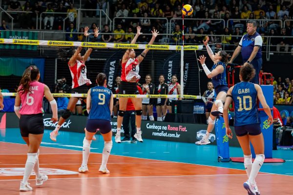 Brasil vence Peru e mantém invencibilidade no Sul-Americano de Vôlei Feminino
