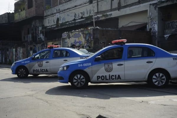 Policiais do RJ presos por propina em troca de escolta particular
