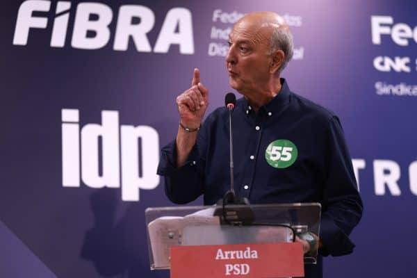 Arruda propõe faixa exclusiva para motociclistas no Distrito Federal