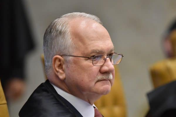 Fachin exige que PF informe situação de dados do celular de Vorcaro em 24h