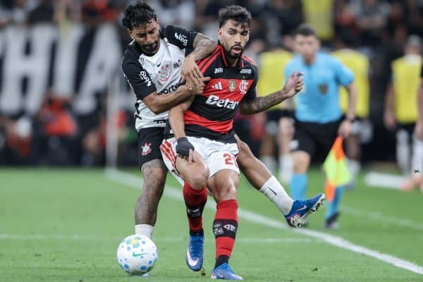 Flamengo e Corinthians se enfrentam em diferentes momentos no Brasileirão