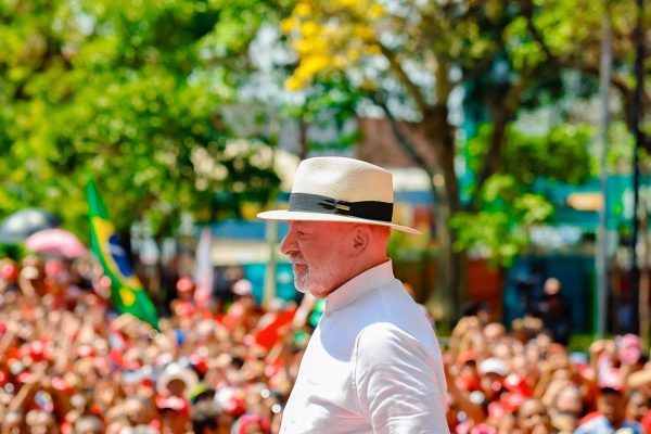 Lula reorganiza campanha após tensões e convoca mobilização nacional para domingo
