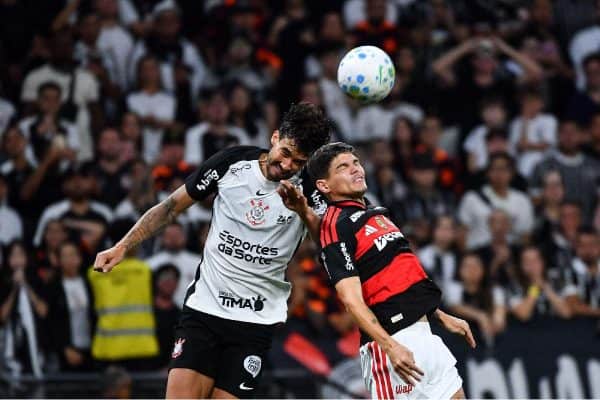 Flamengo enfrenta Corinthians no Brasileirão em meio a desafios da Libertadores