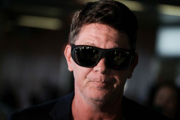 Mario Frias defende financiamento de Dark Horse e nega contrapartida de Flávio Bolsonaro