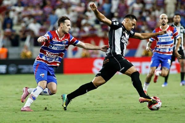 Fortaleza enfrenta Ceará em clássico da Série B com favoritismo