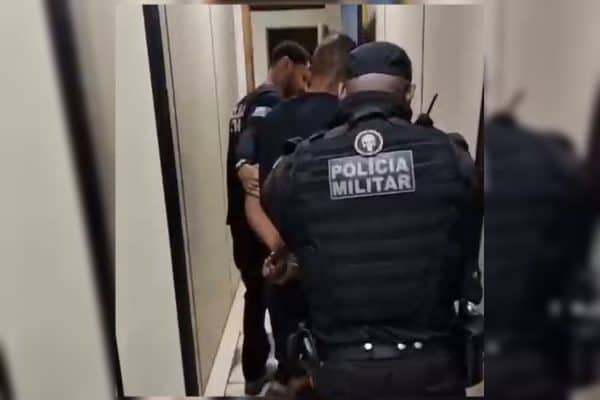 Homem é preso no RJ após tentar matar companheira com mordidas no rosto