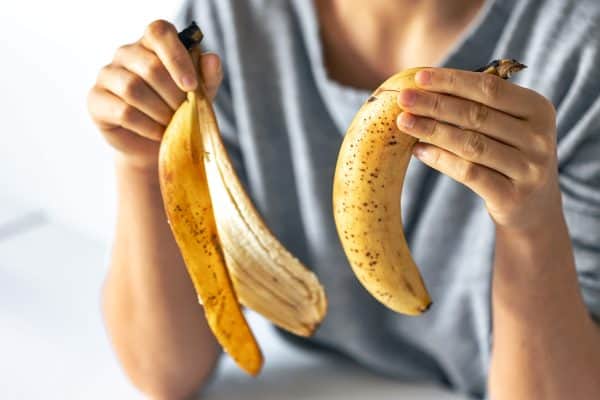 Consumir casca de banana ajuda no intestino e aumenta saciedade, diz nutricionista