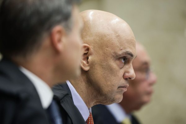 Moraes solicita retirada de sigilo antes de julgamento no STF