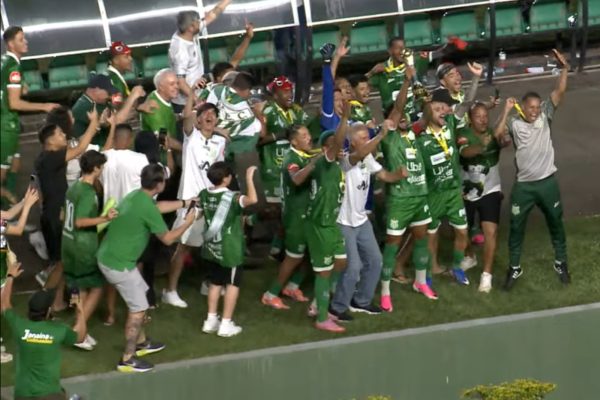 Uberlândia-MG empata com ASA-AL e leva o título da Série D ZeroUm