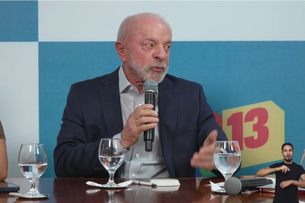 Lula pede mais engajamento nas redes a três semanas do 1º turno