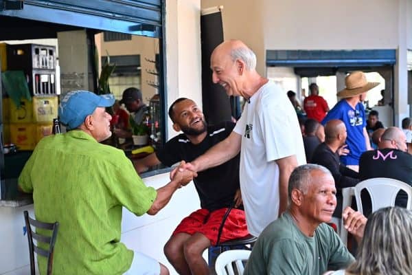Arruda promete hospital e VLT em São Sebastião durante campanha
