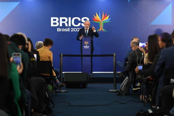 Brics conclui cúpula em Nova Délhi com foco no comércio e conflitos em Gaza