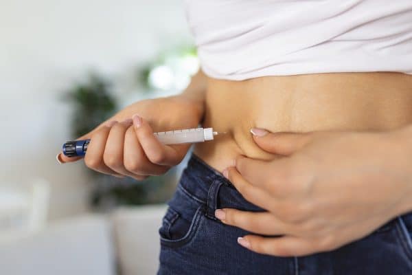 Especialista em Nutrição Destaca a Importância dos Nutrientes em Dietas com Canetas Emagrecedoras