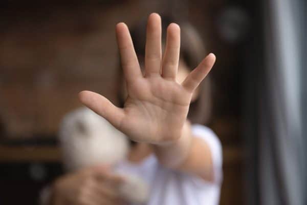 Menina grava ataque do pai, detido por estupro de vulnerável em Corumbá