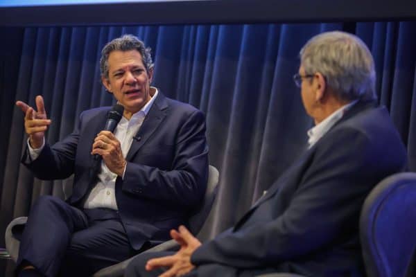 Haddad diz que “futuro do Brasil está em jogo” no Caso Master
