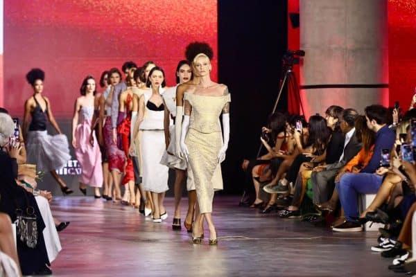 Vivi Orth, Yasmin Brunet e Jhona Burjack brilham no Metrópoles Catwalk