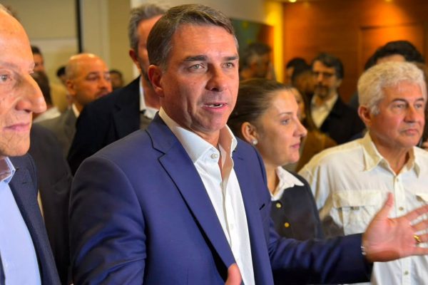 Campanha de Flávio Bolsonaro vê alívio após divulgação de dados de sigilo quebrado